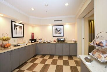 هتل Hampton Inn Jacksonville East Regency Square