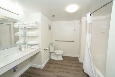 هتل Hampton Inn Jacksonville East Regency Square