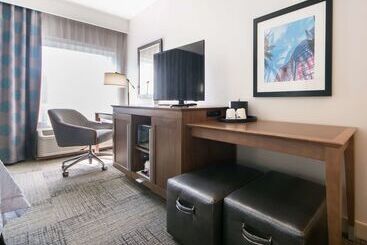 هتل Hampton Inn Lakeland