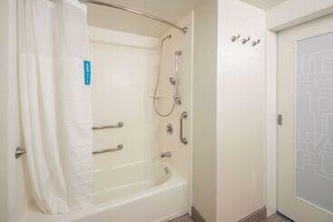 هتل Hampton Inn Lakeland