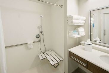 هتل Hampton Inn Lakeland
