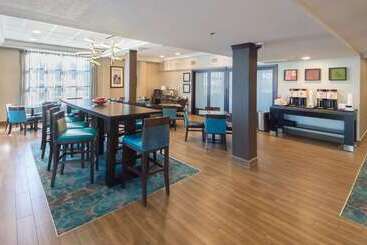 هتل Hampton Inn Lakeland