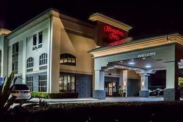 هتل Hampton Inn Lakeland