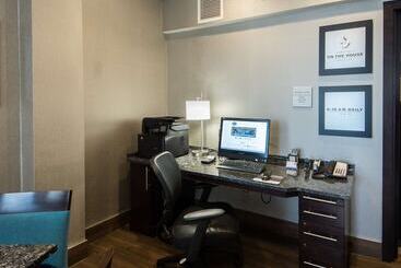 هتل Hampton Inn Lakeland