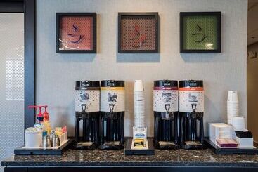 هتل Hampton Inn Lakeland