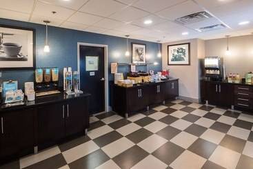 هتل Hampton Inn Lakeland