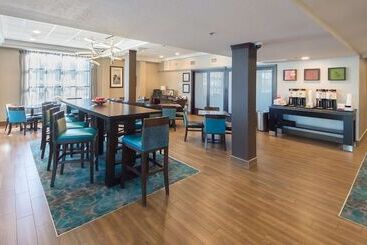 هتل Hampton Inn Lakeland