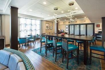 هتل Hampton Inn Lakeland