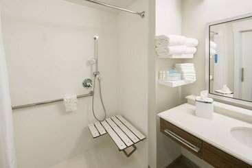 هتل Hampton Inn Lakeland