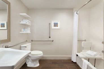 هتل Hampton Inn Lawrence