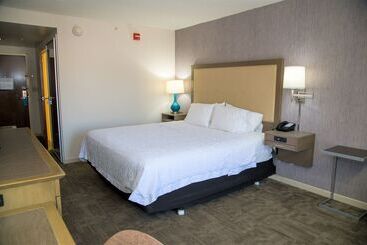 هتل Hampton Inn Lewisburg