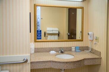 هتل Hampton Inn Lewisburg