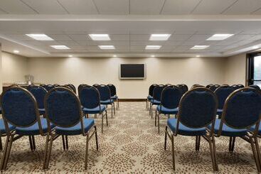 هتل Hampton Inn Long Island  Brookhaven