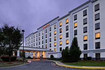 هتل Hampton Inn Long Island  Brookhaven