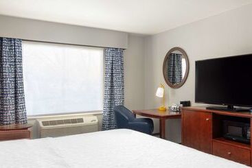 هتل Hampton Inn Medford