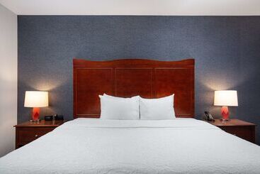هتل Hampton Inn Medford
