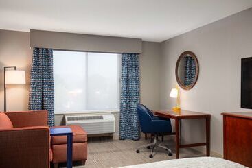 هتل Hampton Inn Medford