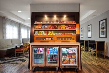 هتل Hampton Inn Medford