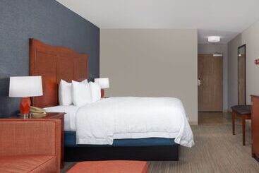 هتل Hampton Inn Medford