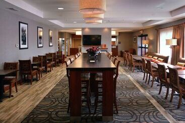 هتل Hampton Inn Medford