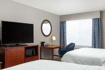 هتل Hampton Inn Medford