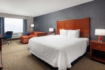 هتل Hampton Inn Medford