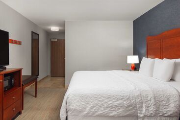 هتل Hampton Inn Medford