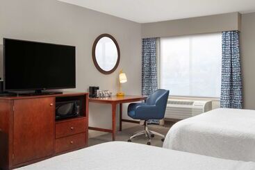 هتل Hampton Inn Medford