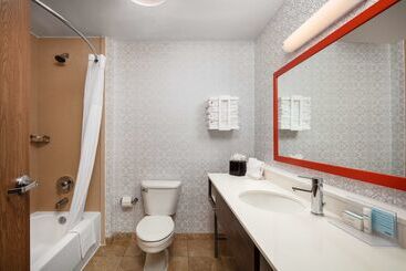 هتل Hampton Inn Medford