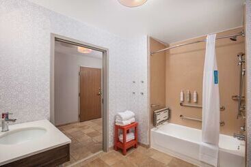 هتل Hampton Inn Medford