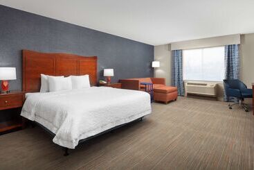 هتل Hampton Inn Medford