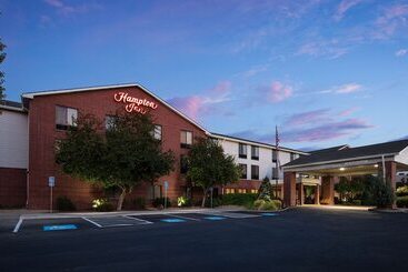 هتل Hampton Inn Medford