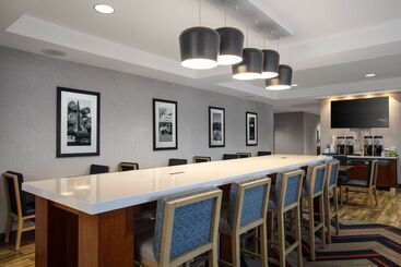 هتل Hampton Inn Medford