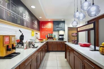 هتل Hampton Inn Medford