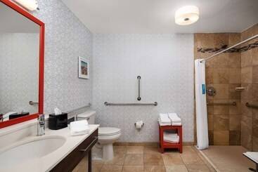 هتل Hampton Inn Medford