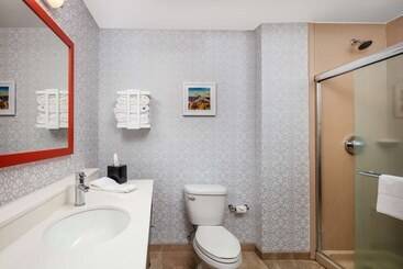 هتل Hampton Inn Medford