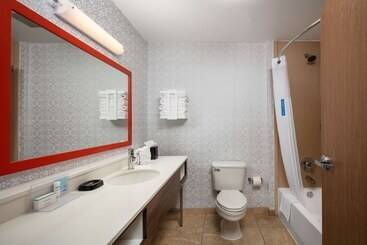هتل Hampton Inn Medford