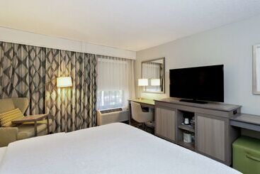 هتل Hampton Inn Melbourne