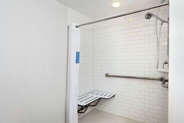 هتل Hampton Inn Melbourne