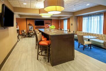 هتل Hampton Inn Metairie