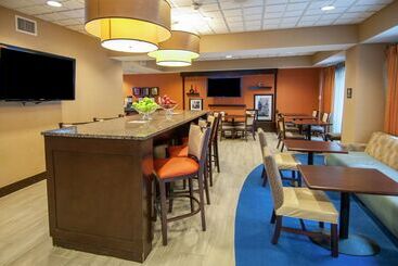 هتل Hampton Inn Metairie