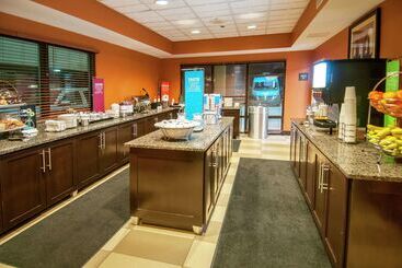 هتل Hampton Inn Metairie
