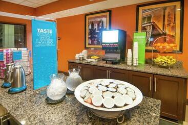 هتل Hampton Inn Metairie