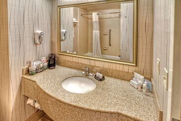 هتل Hampton Inn Midland
