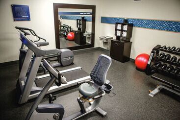 هتل Hampton Inn Mitchell