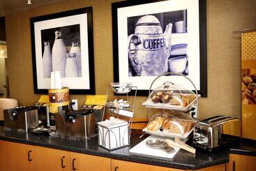 هتل Hampton Inn Mitchell
