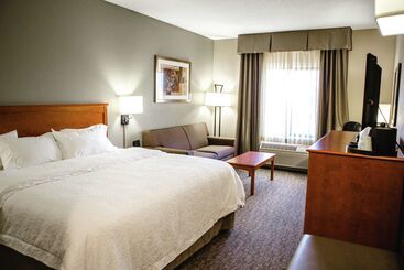 هتل Hampton Inn Mitchell