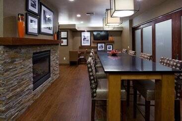 هتل Hampton Inn Mitchell