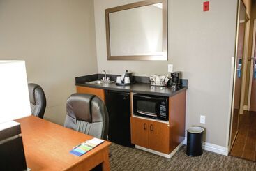 هتل Hampton Inn Mitchell
