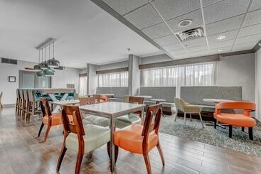 هتل Hampton Inn Morgantown